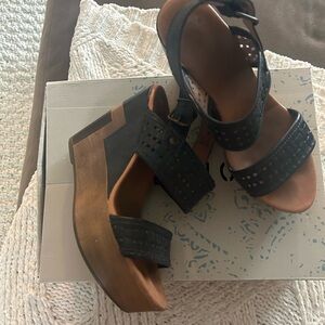 Musse & Cloud black & brown sandal wedges!